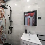 شقة White House Miskolc, Red
