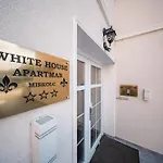 White House Miskolc, Red شقة