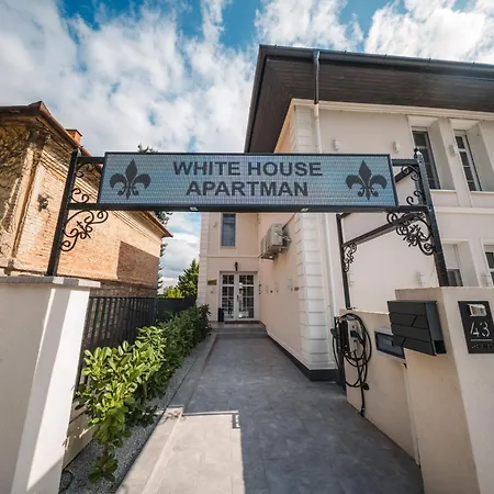 White House Miskolc, Red شقة *