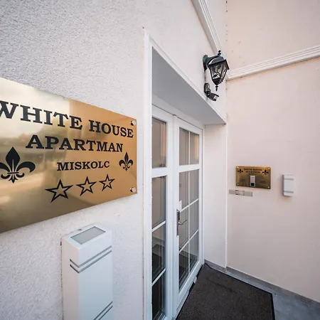 White House Miskolc, Red Lägenhet